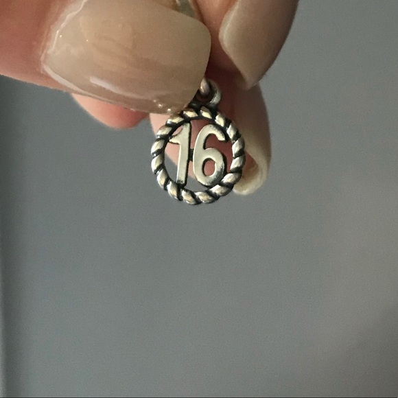 Sweet 16 pandora charm - Picture 1 of 2